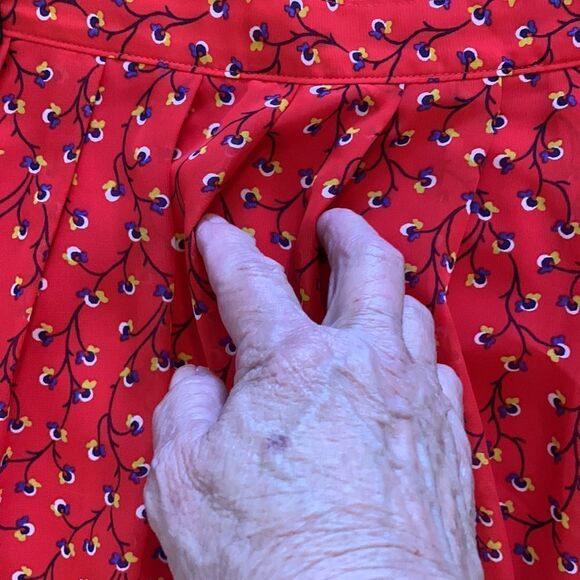 Old Navy size large red floral lined skirt - Picture 8 of 8